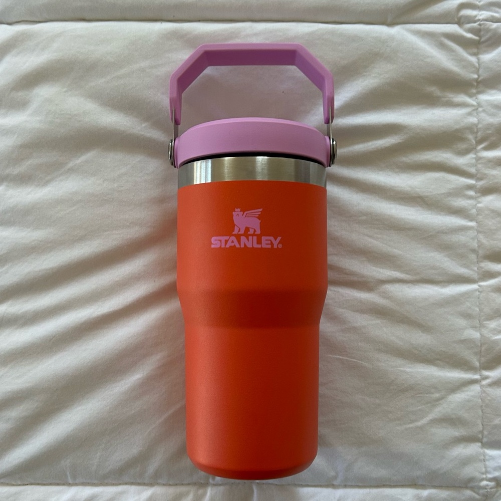 Stanley 
Iceflow Flip Straw Tumbler 20oz.